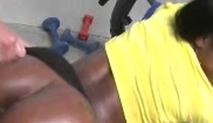 Black bitch fucked in the gym by a personal trainer